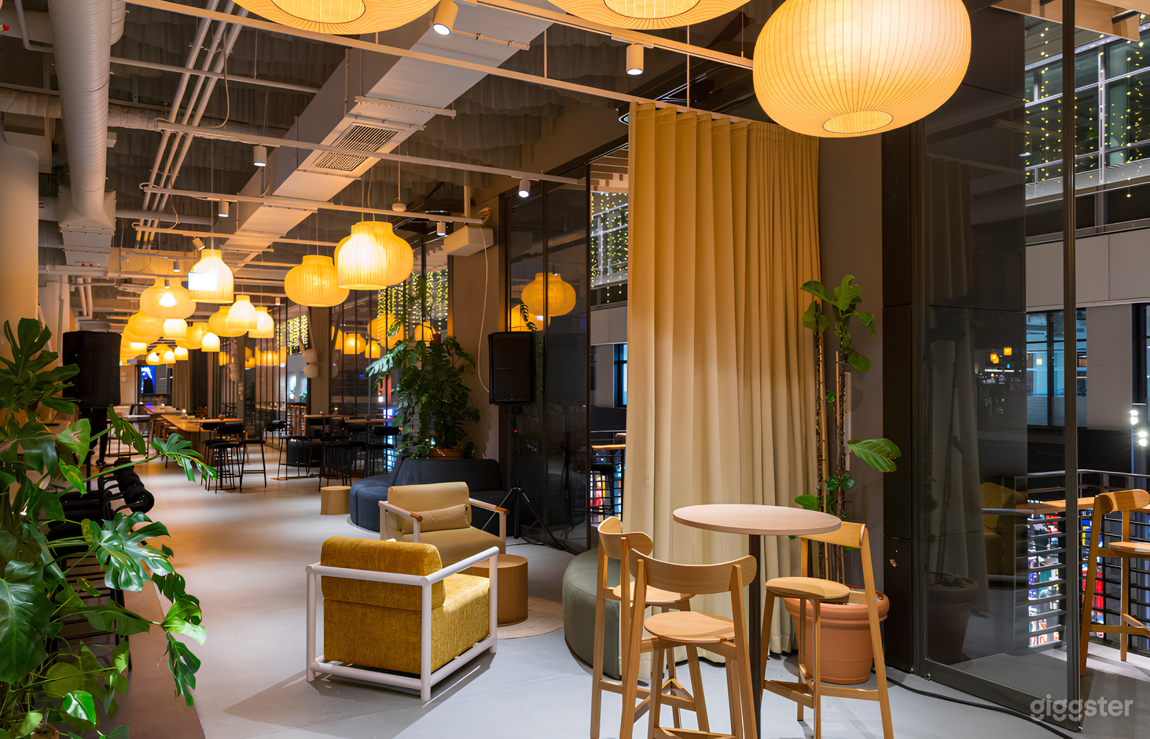Schicke Balkonlounge / Erster Stock Foto 3
