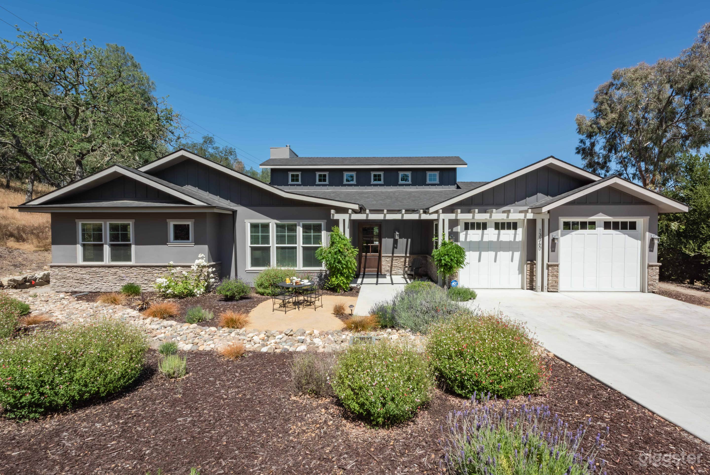 J’s Farmhouse Photo 1