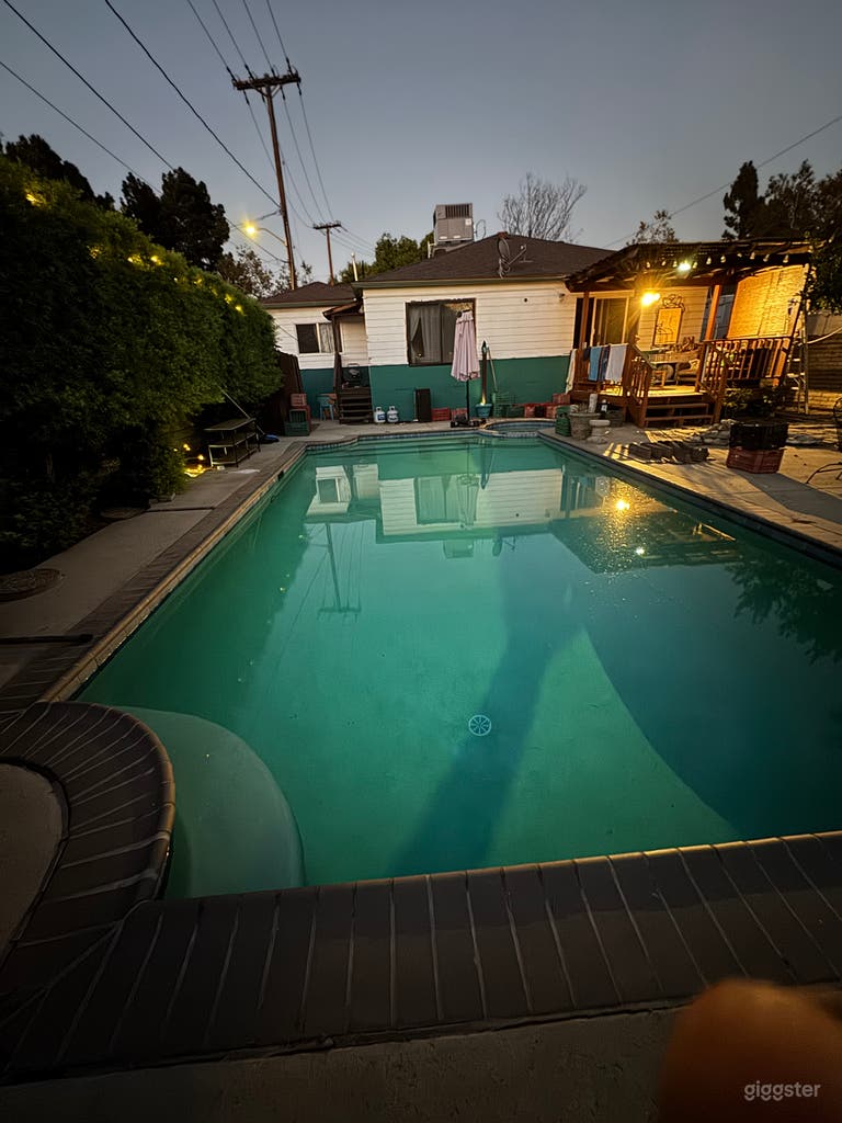  Burbank Pool home, near ALL studios and across from a Park! 