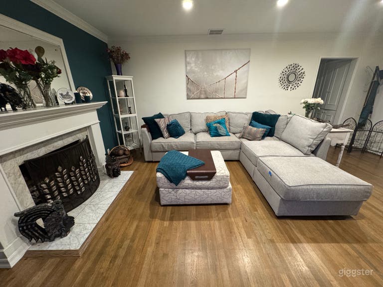  Burbank Pool home, near ALL studios and across from a Park! 