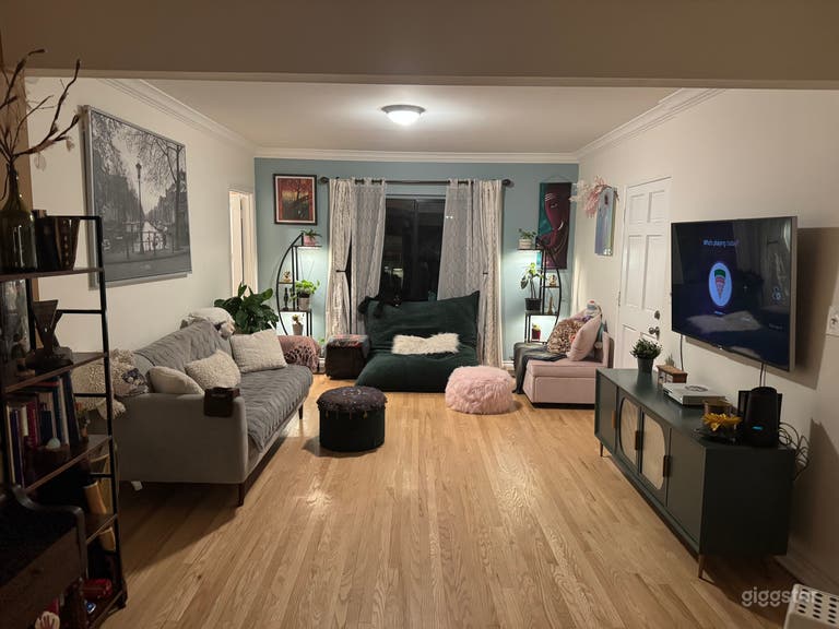  Burbank Pool home, near ALL studios and across from a Park! 