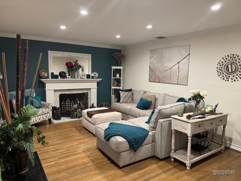  Burbank Pool home, near ALL studios and across from a Park! 