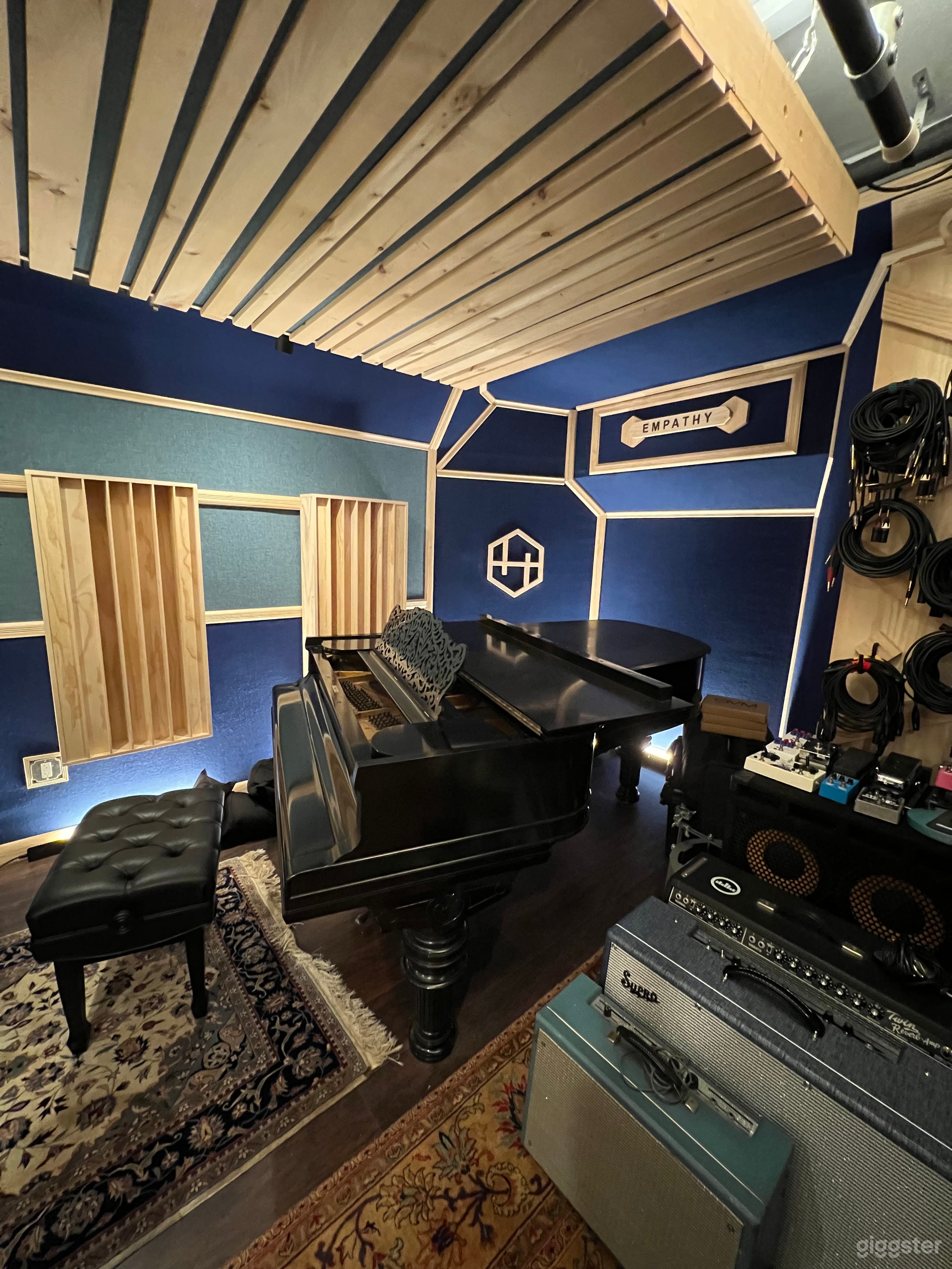 The Sound Cave Photo 4