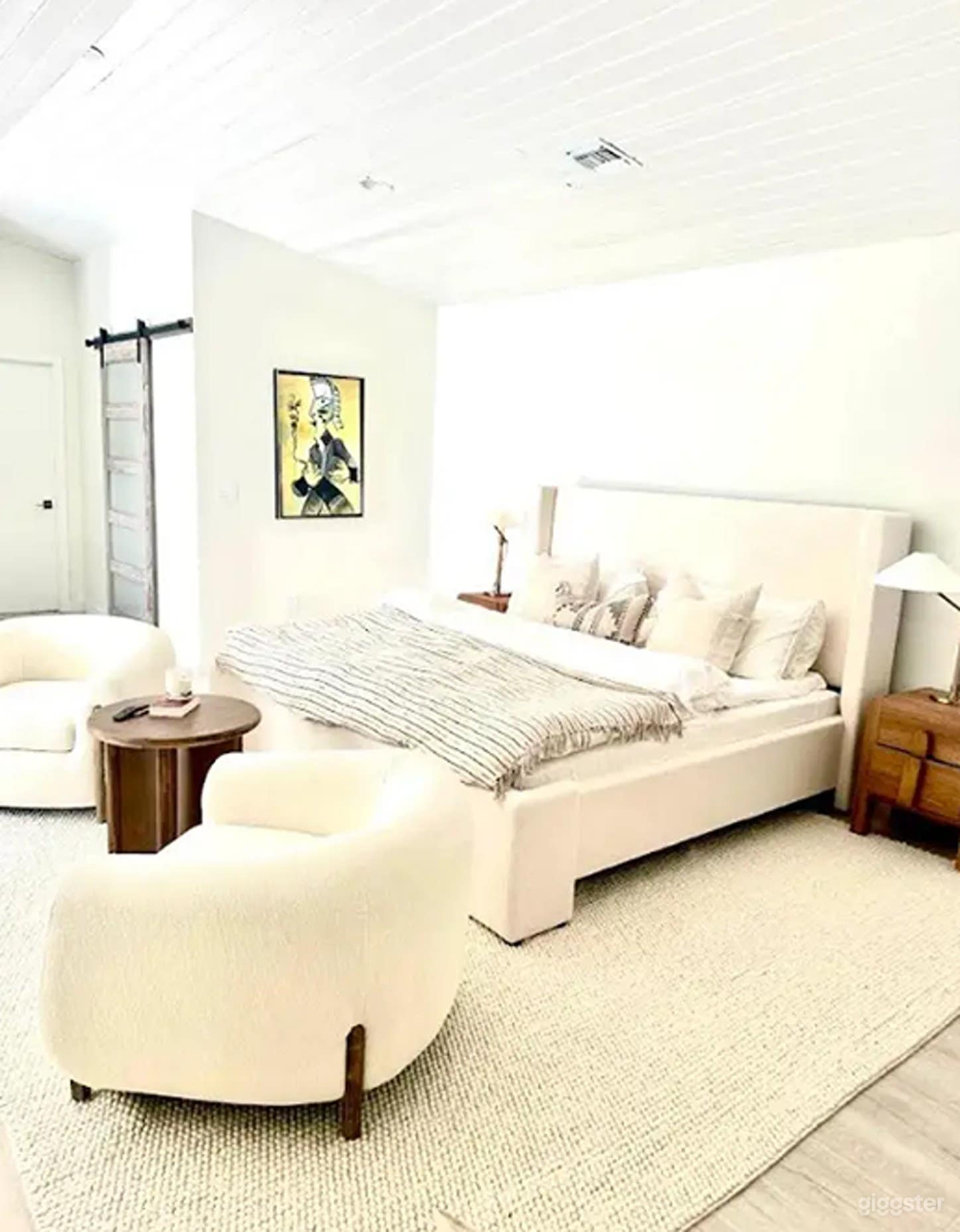 Sprawling 7-Bedroom Luxury Home (House Only) Photo 3