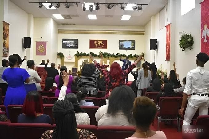 MAIN SANCTUARY Photo 4