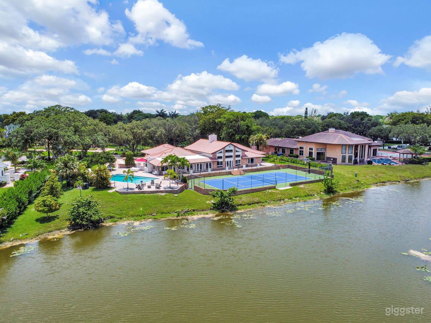 #4205 A Tranquil waterfront estate with Pool Tennis Pickleball and basketball  court Photo 2