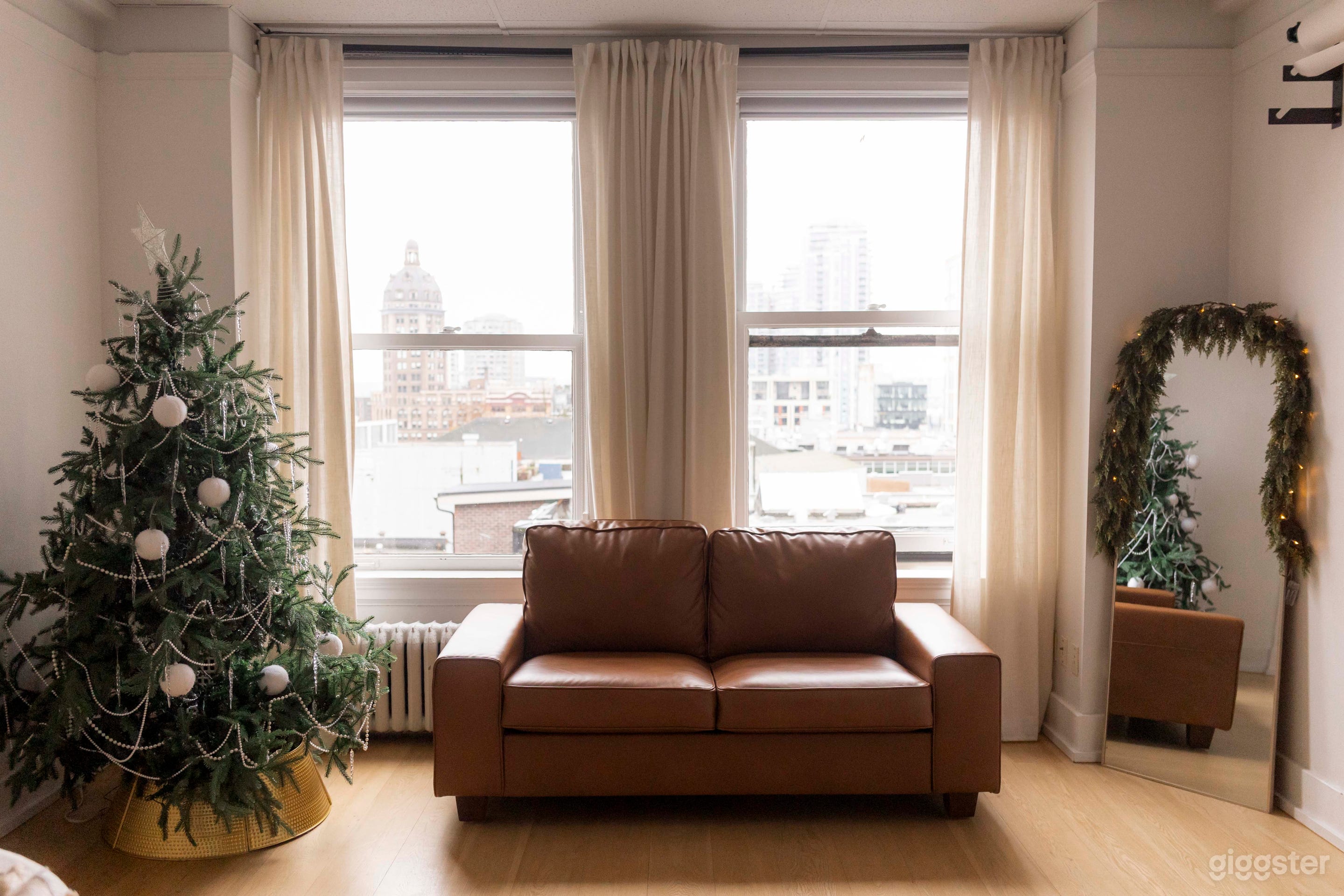 Christmas Decor Studio, Downtown Vancouver Photo 2