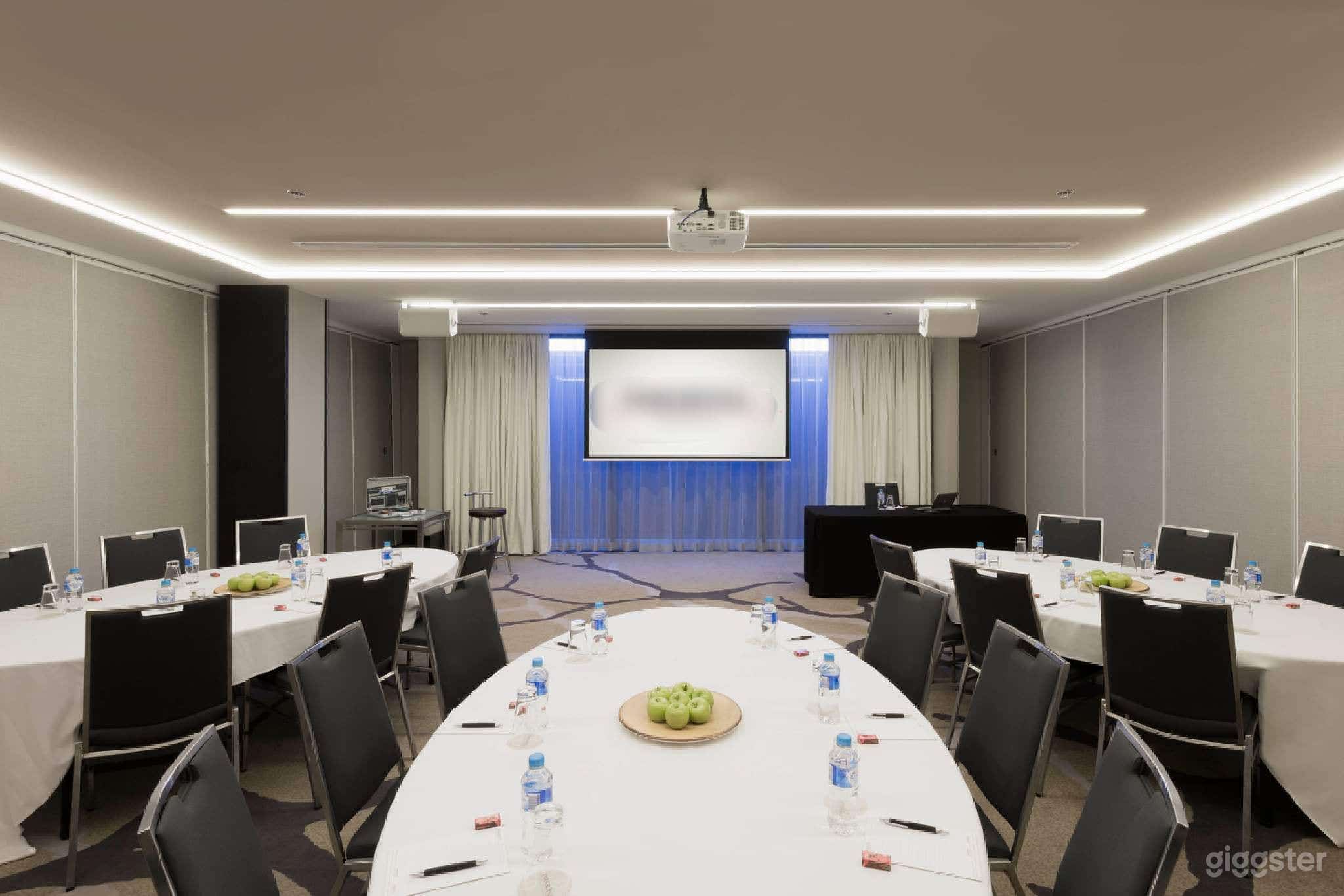 Macarthur Room Photo 1