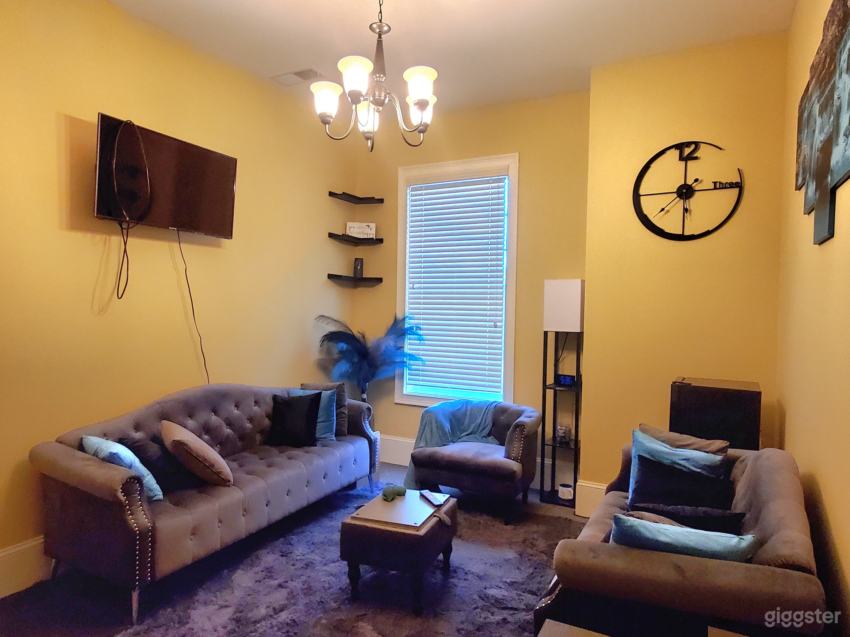 2 for 1 Furnished Weekend Space! Photo 3