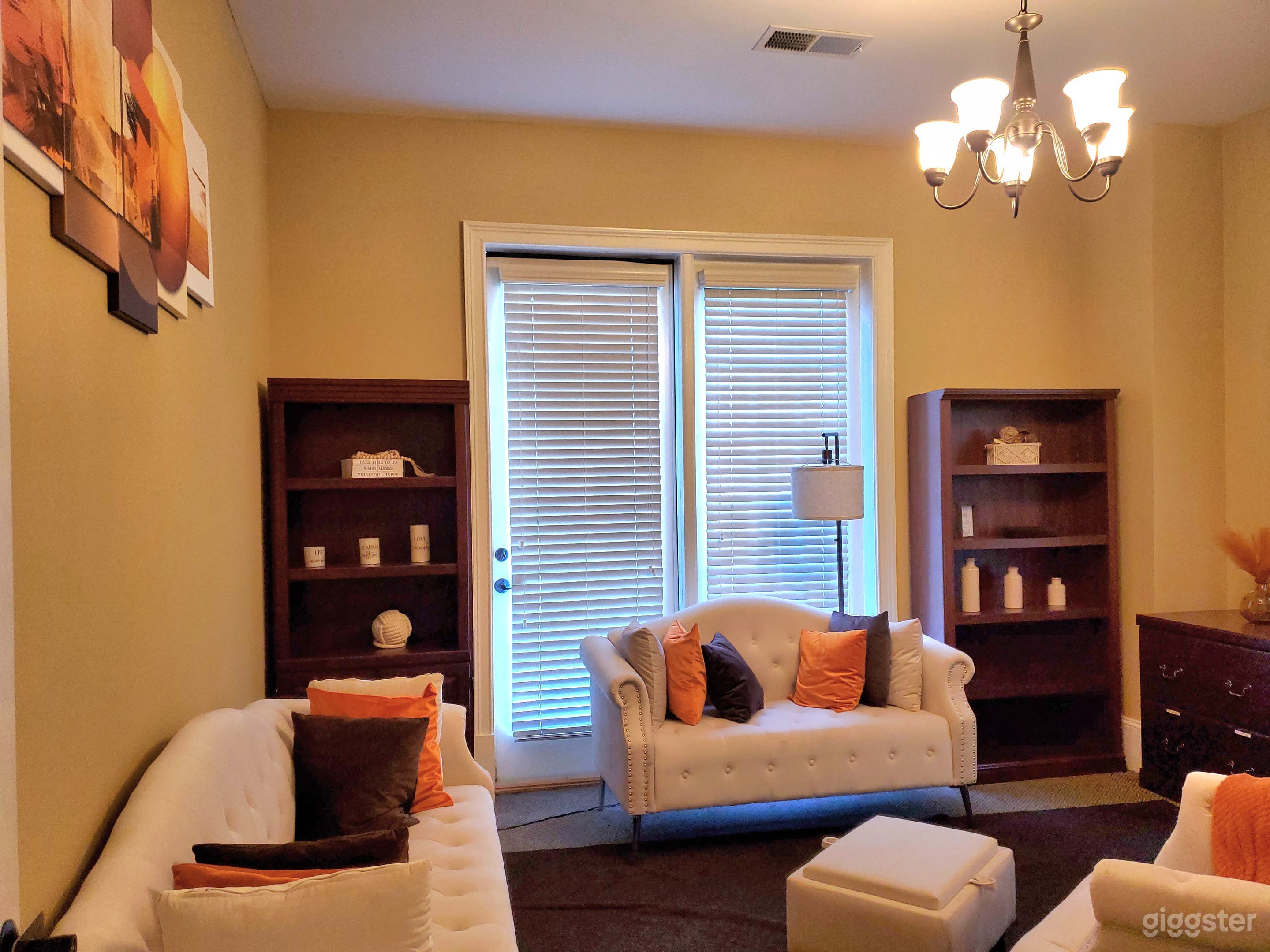 2 for 1 Furnished Weekend Space! Photo 1