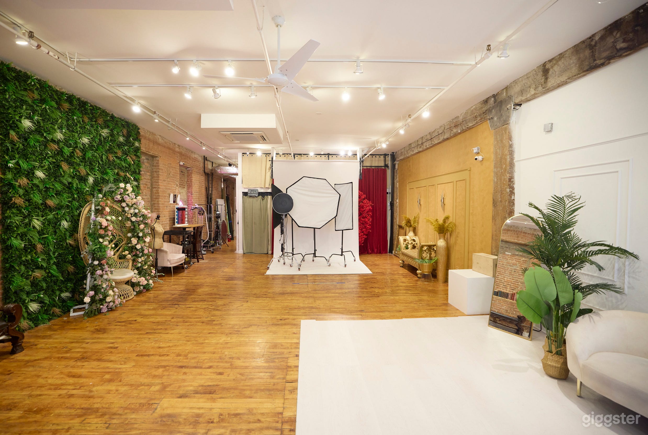 SPACIOUS STUDIO | FREE LIGHTING EQUIPMENT &amp; PROPS  Photo 2