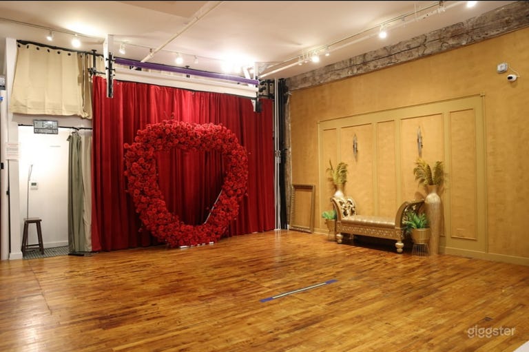  SPACIOUS STUDIO | FREE LIGHTING EQUIPMENT & PROPS  