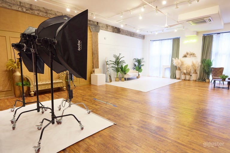  SPACIOUS STUDIO | FREE LIGHTING EQUIPMENT & PROPS  