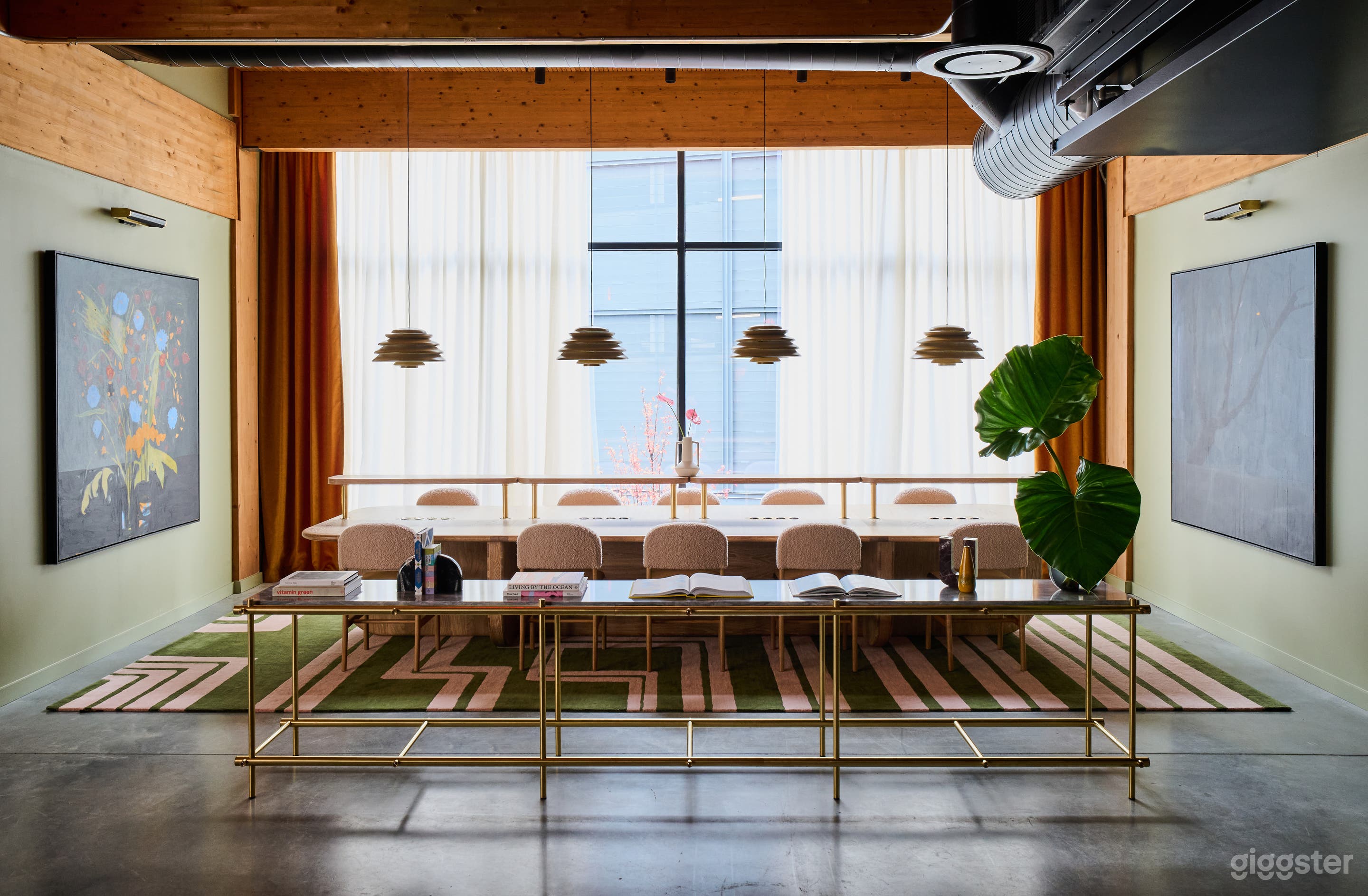 Full Buyout of Space Photo 1