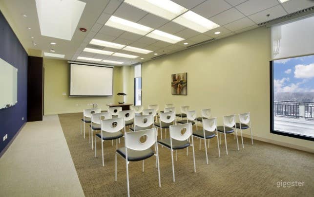Penthouse Confrence Room Photo 3