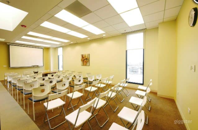 Penthouse Confrence Room Photo 4