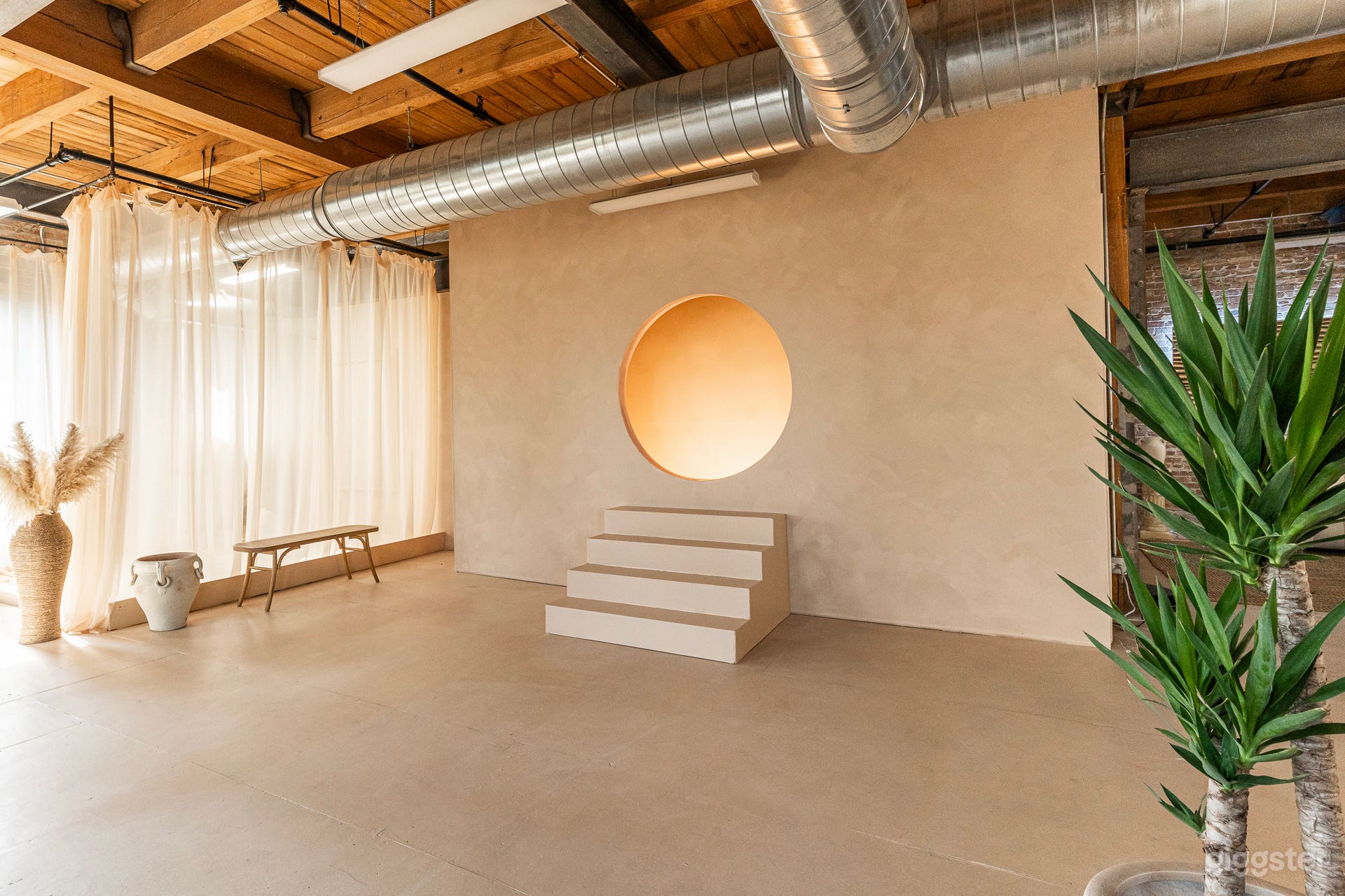 Mediterranean Style Studio Photo 1