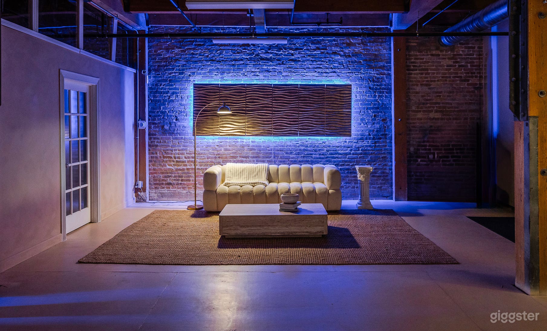 Mediterranean Style Studio Photo 3