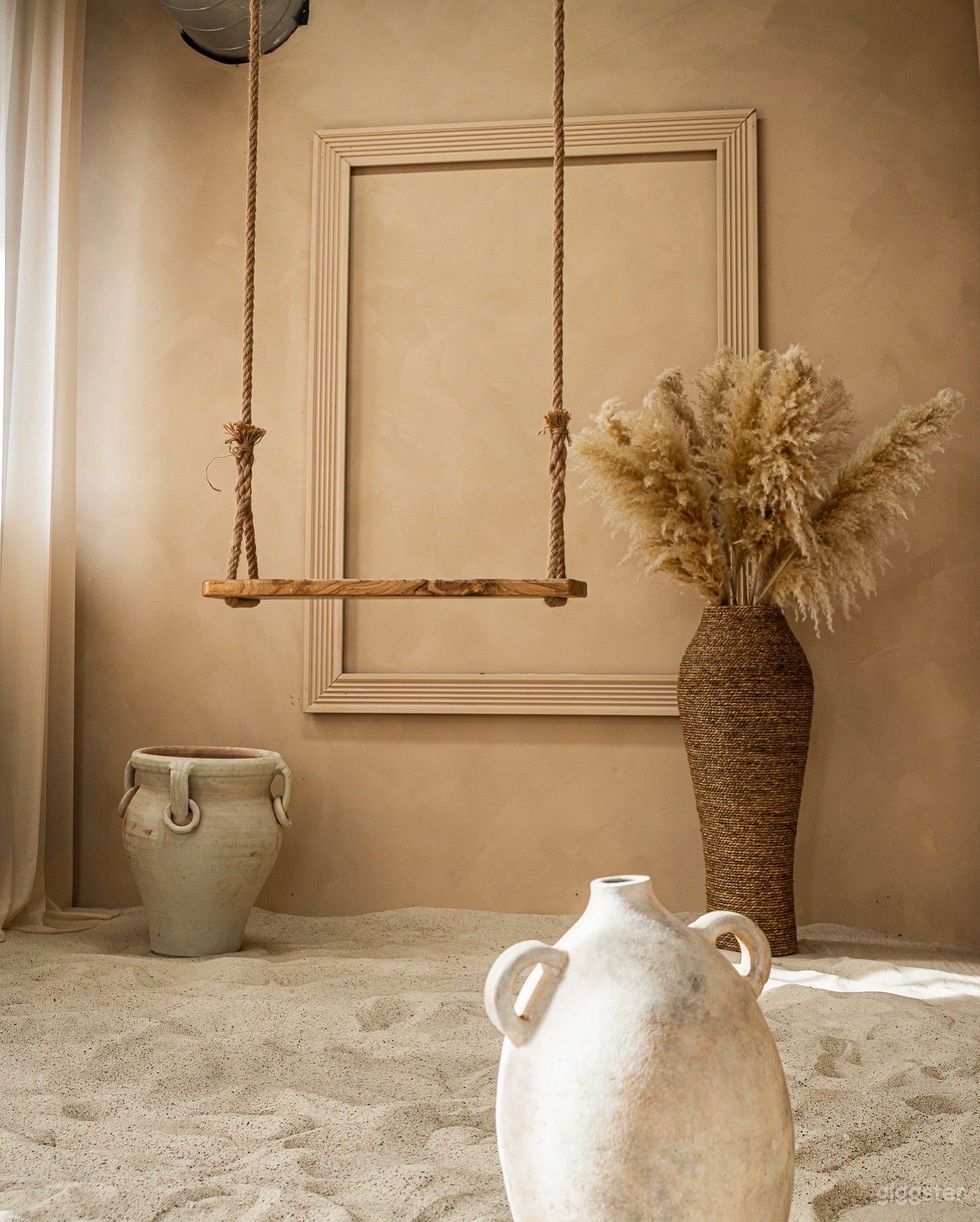 Mediterranean Style Studio Photo 4