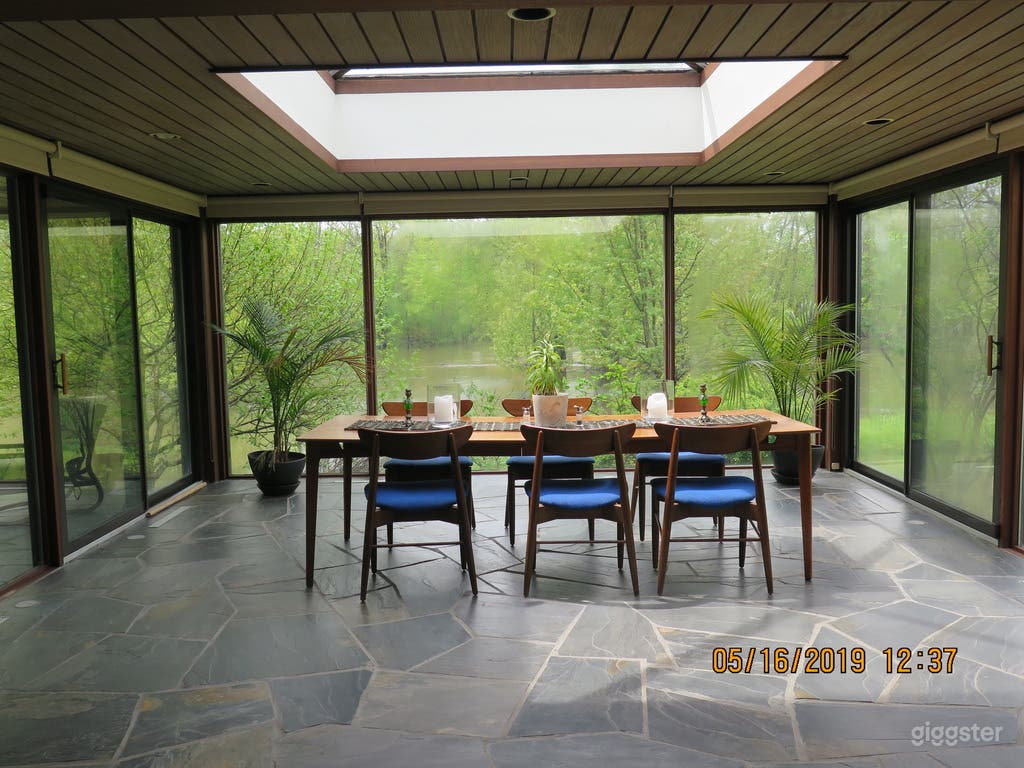 Midcentury Modern on the River Photo 4