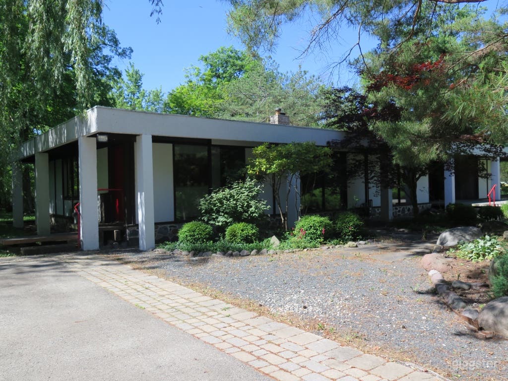 Midcentury Modern on the River Photo 3