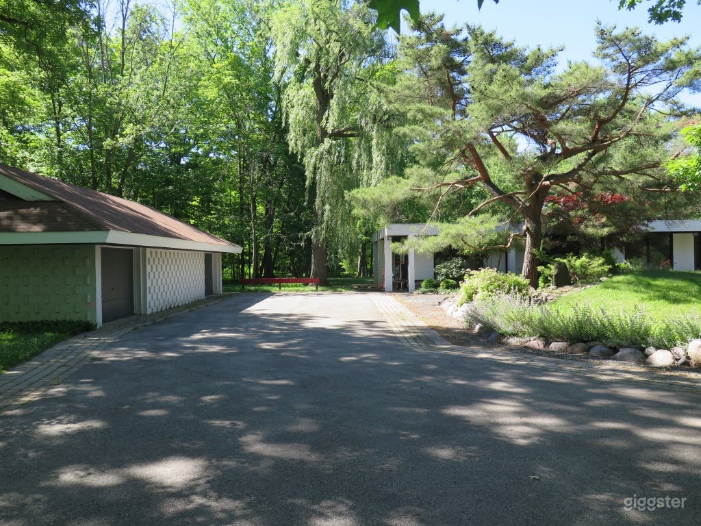 Midcentury Modern on the River Photo 2