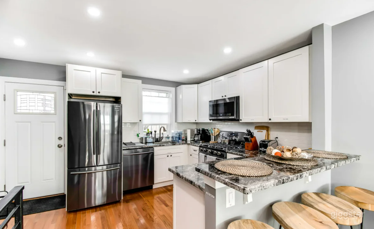   3-Bedroom Mid Century Townhouse in South Philly 