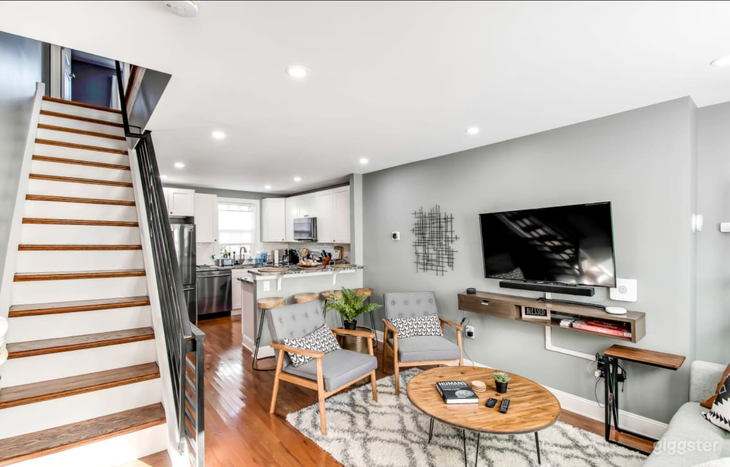  3-Bedroom Mid Century Townhouse in South Philly Photo 2