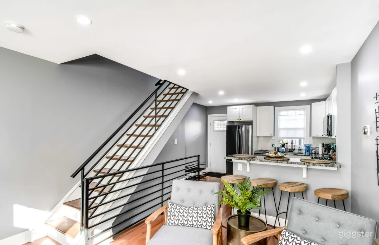  3-Bedroom Mid Century Townhouse in South Philly Photo 1