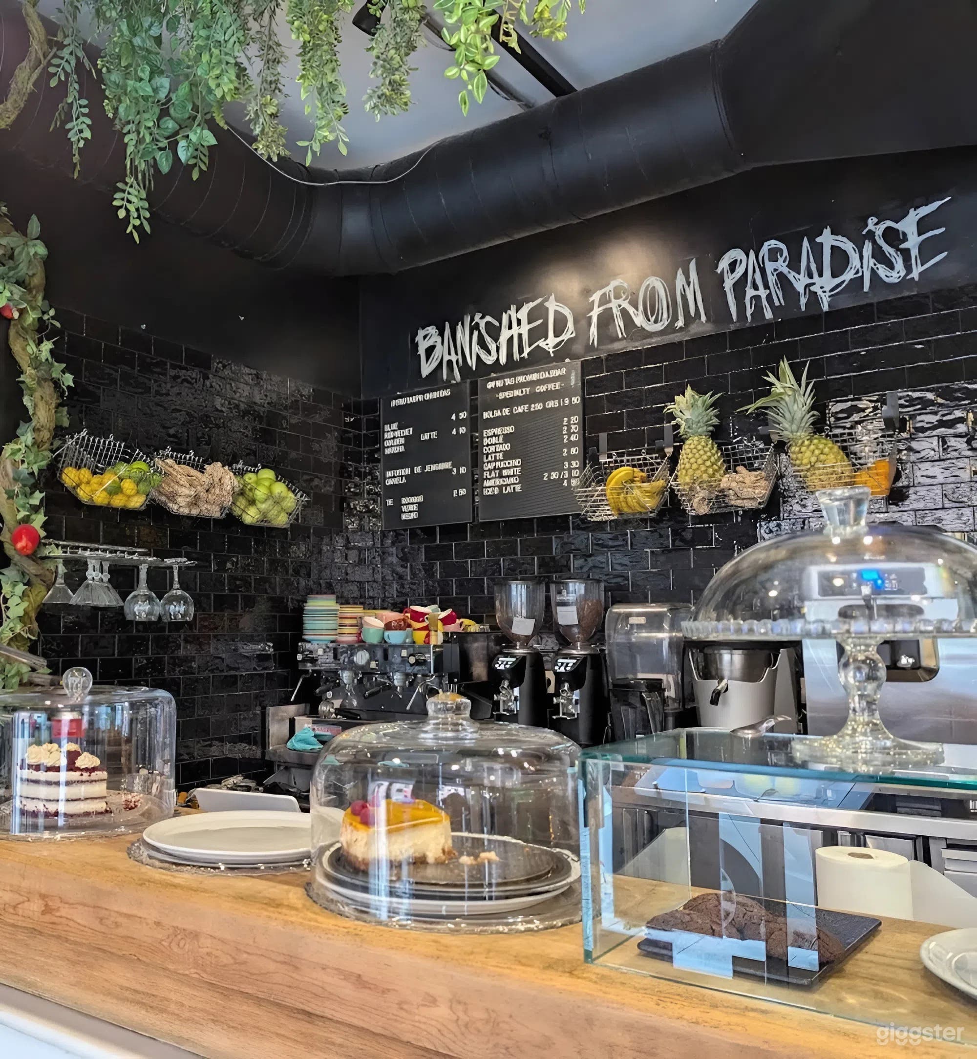 Bar de Cócteles y Lugar para Cenar Vibrante con Inspiración Latina Foto 2