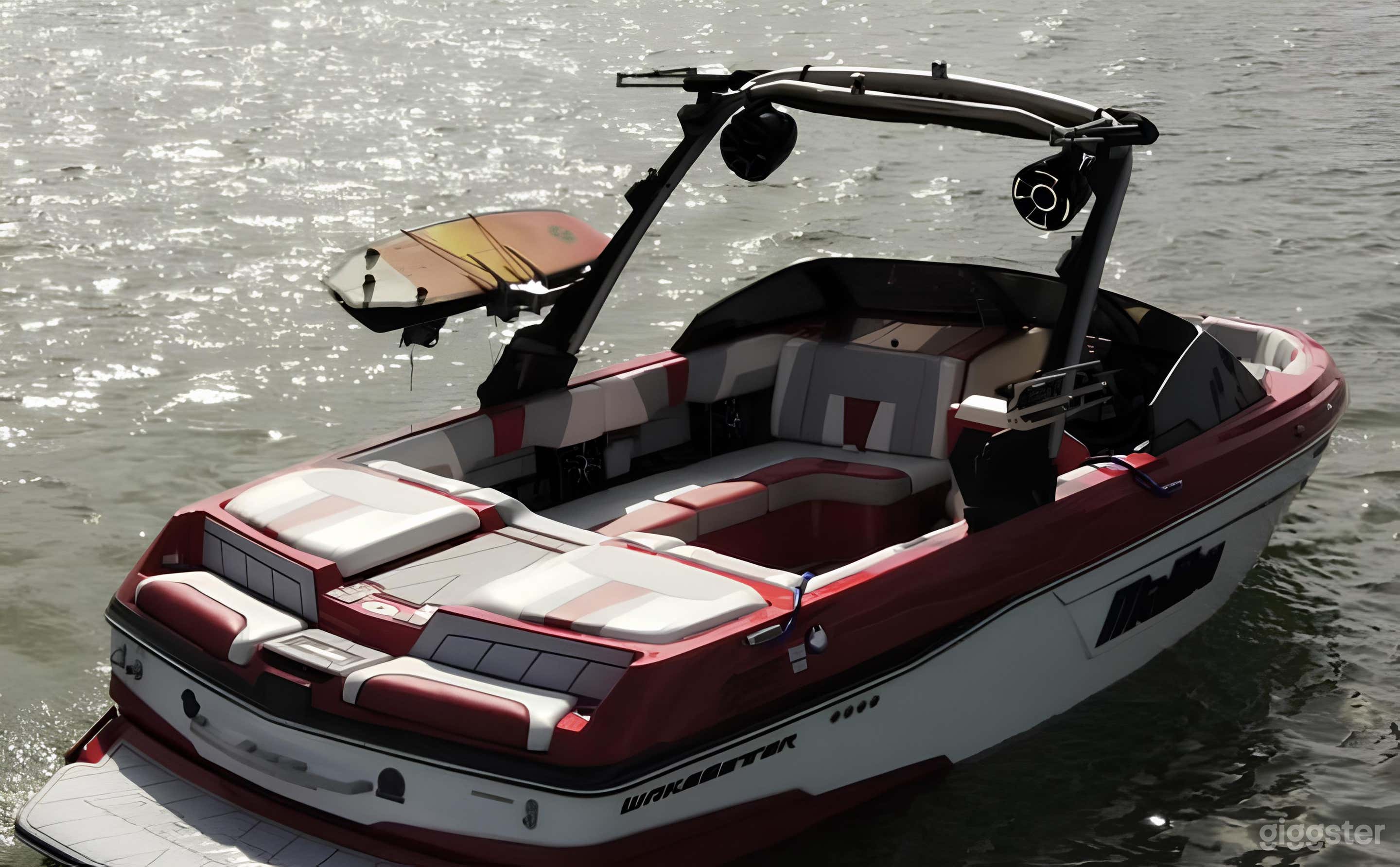 Perfect Sized Boat Malibu LSV 23 Photo 3