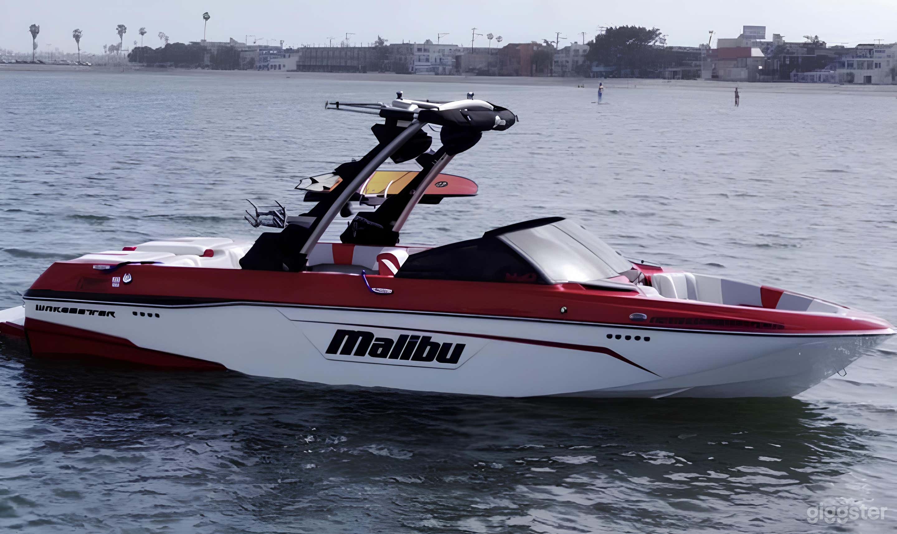 Perfect Sized Boat Malibu LSV 23 Photo 1
