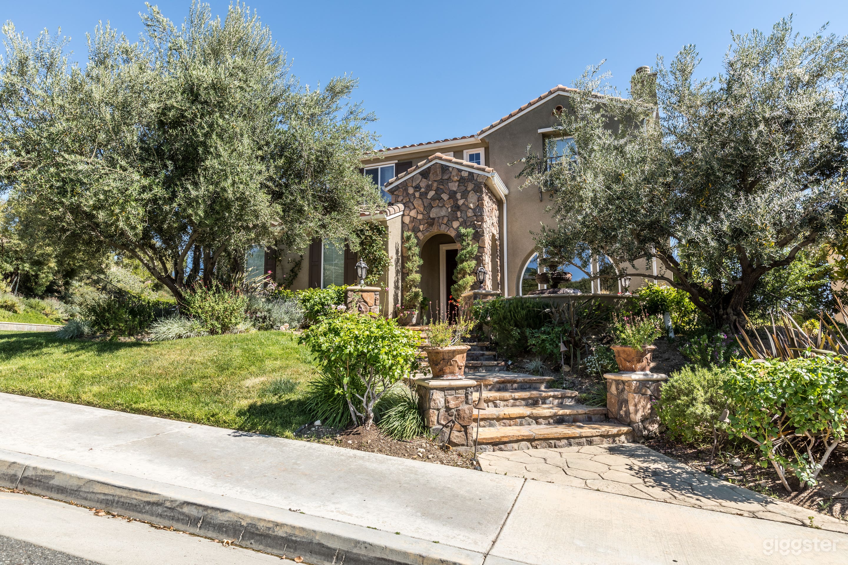 Fabulous Mediterranean Home with a View  Photo 2