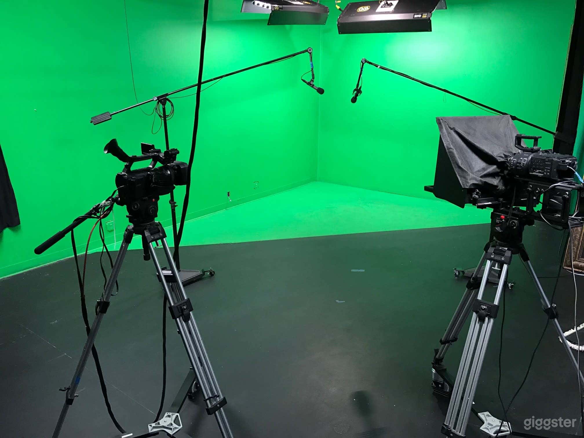 Dynamic Green Screen Studio Photo 1