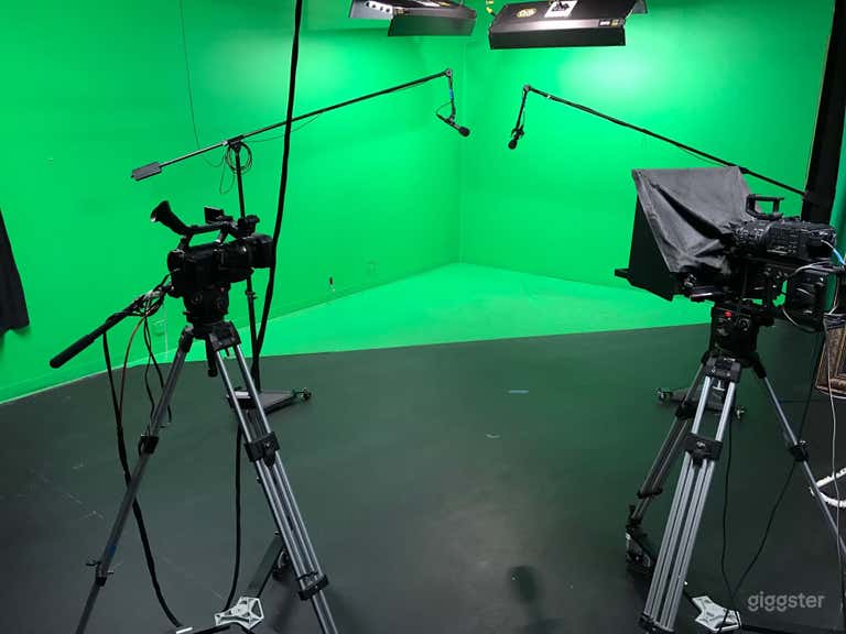  Dynamic Green Screen Studio 