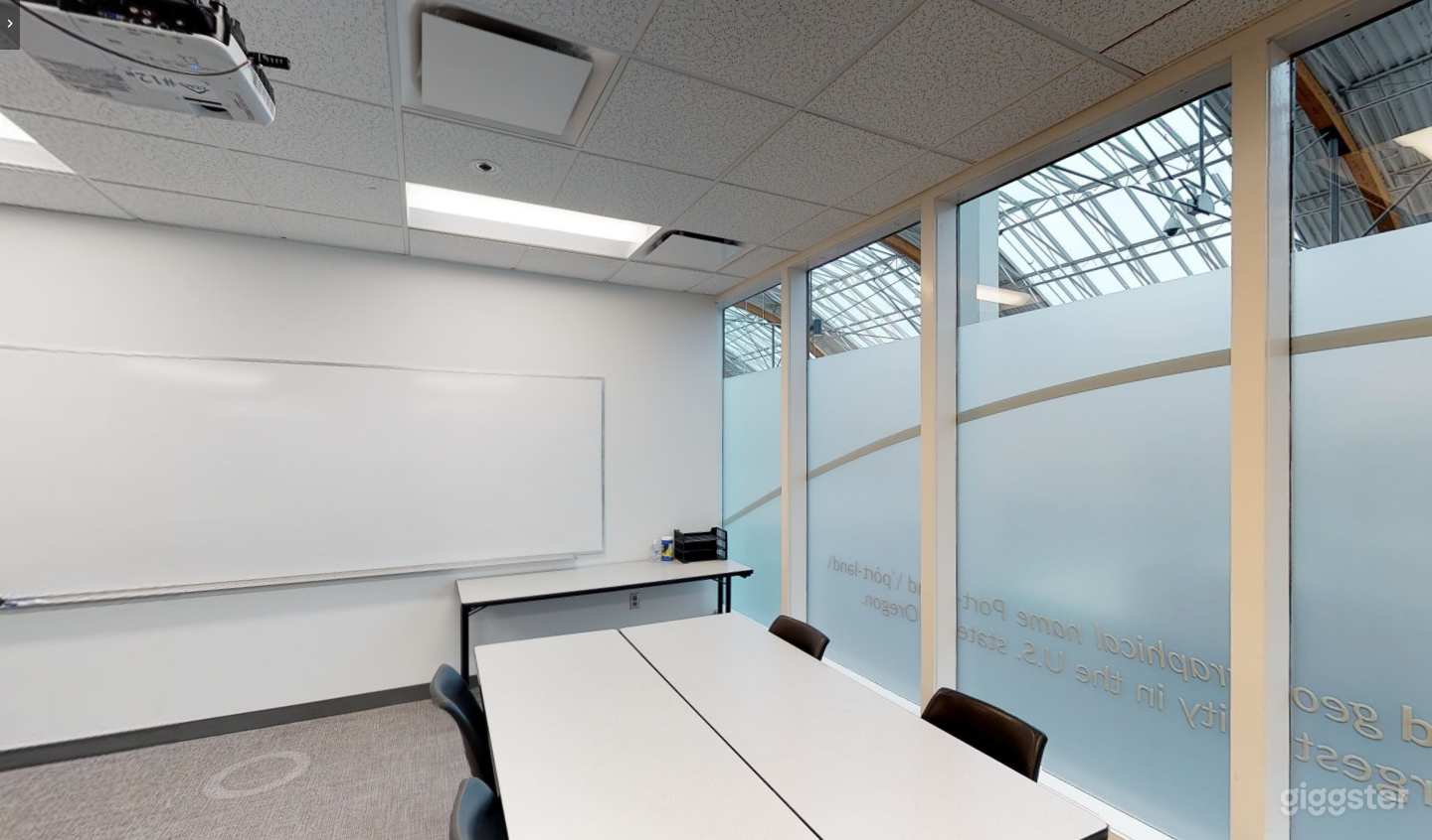 Comfortable &amp; Well-equipped Classroom in Portland Photo 4