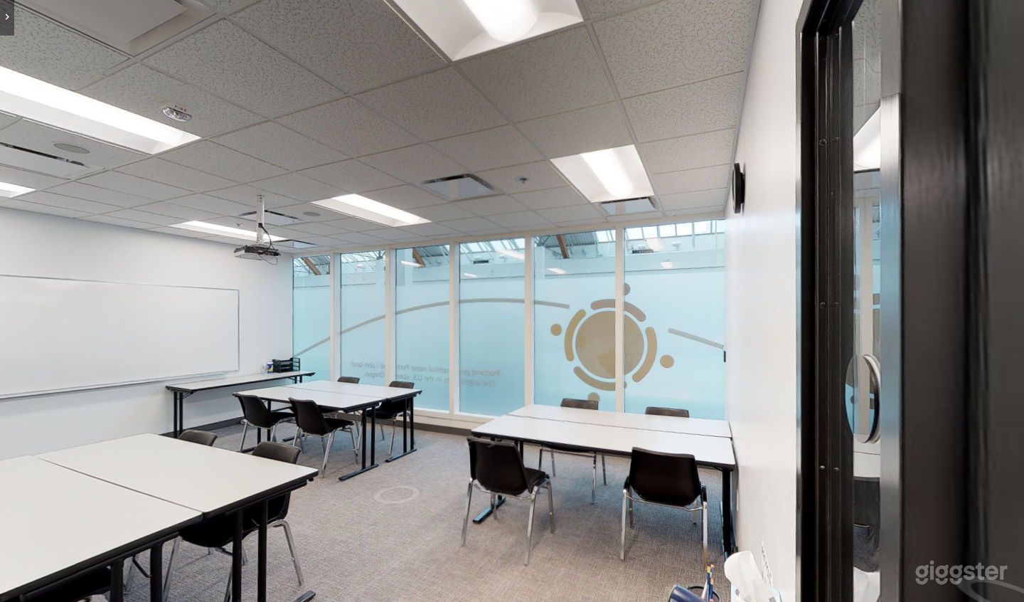 Comfortable &amp; Well-equipped Classroom in Portland Photo 2