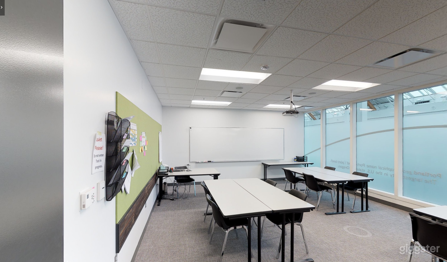 Comfortable &amp; Well-equipped Classroom in Portland Photo 1