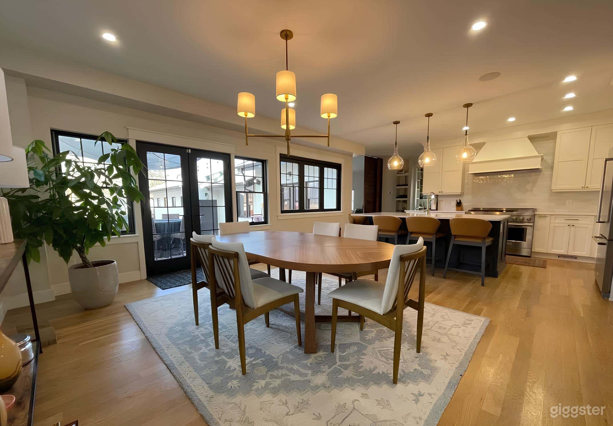 Modern, Light-Filled Home with Versatile Spaces Photo 2