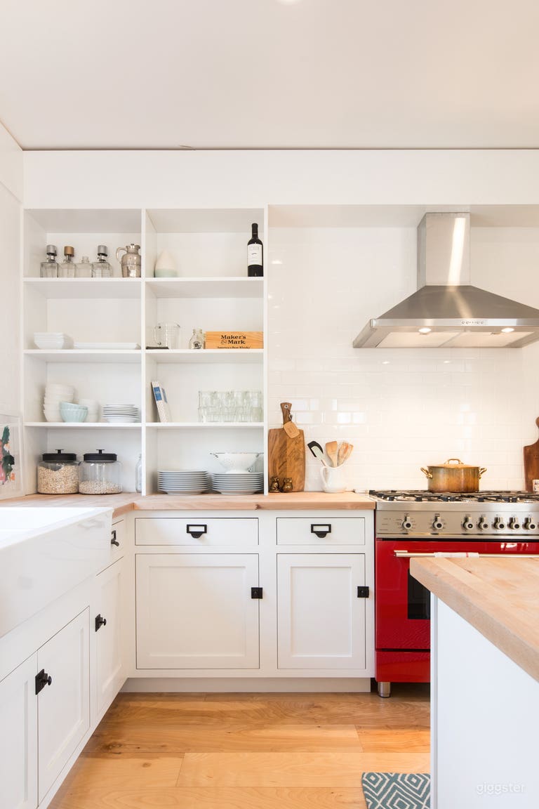  4,000 Sq Ft Open Modern Farmhouse w/ Parking 