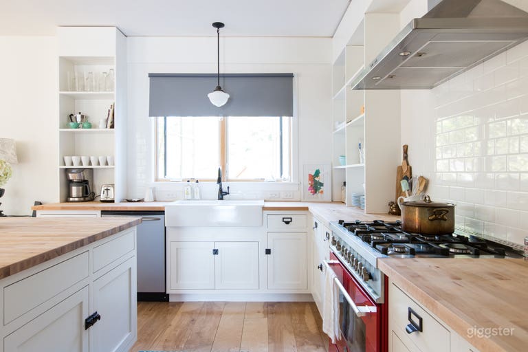  4,000 Sq Ft Open Modern Farmhouse w/ Parking 