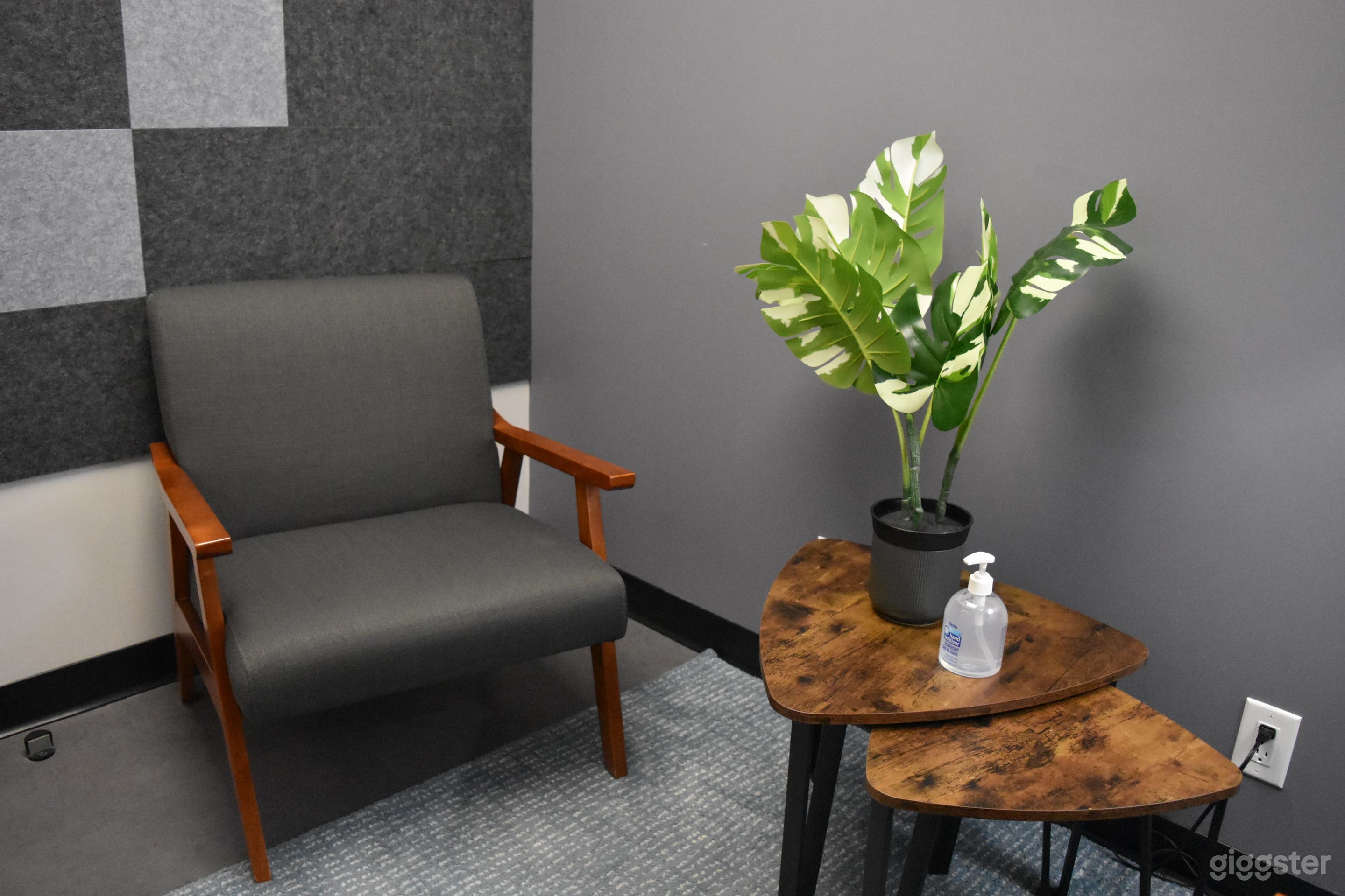 Creative Sync Room in Don Mills Photo 3