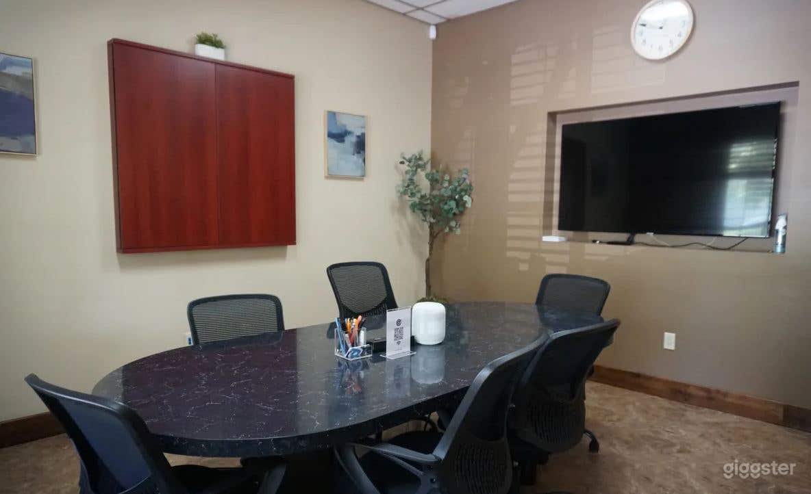 Elegant Conference Room for 8 Photo 4