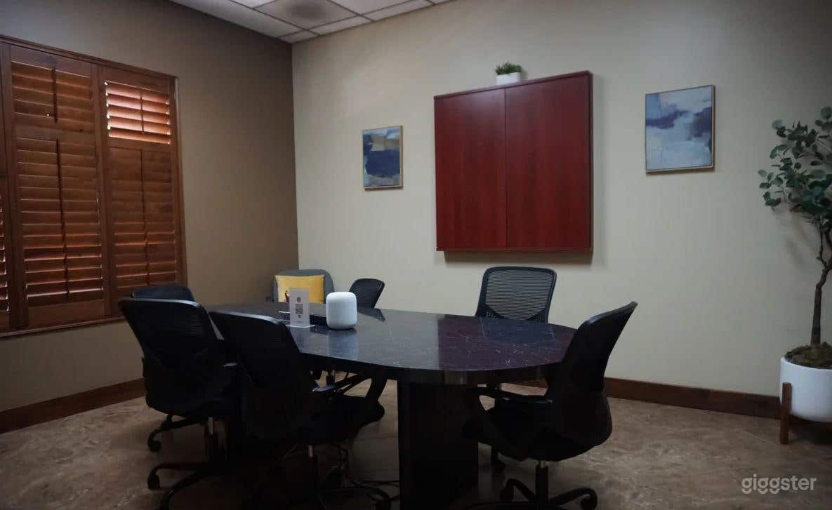 Elegant Conference Room for 8 Photo 1