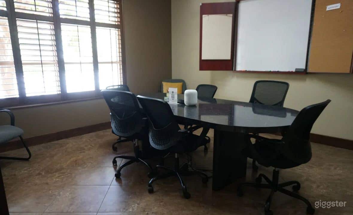 Elegant Conference Room for 8 Photo 3