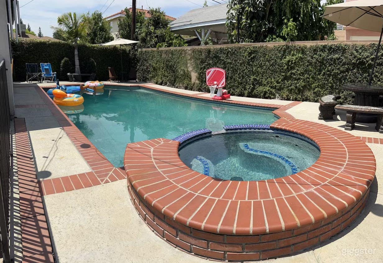 Tropical Island Pool and Gazebo  Photo 3