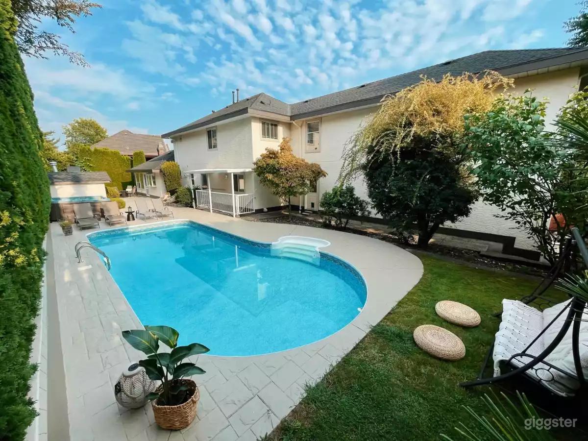 Private Estate Pool & Spa Oasis Photo 1