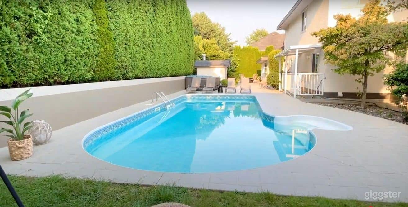 Private Estate Pool & Spa Oasis Photo 2