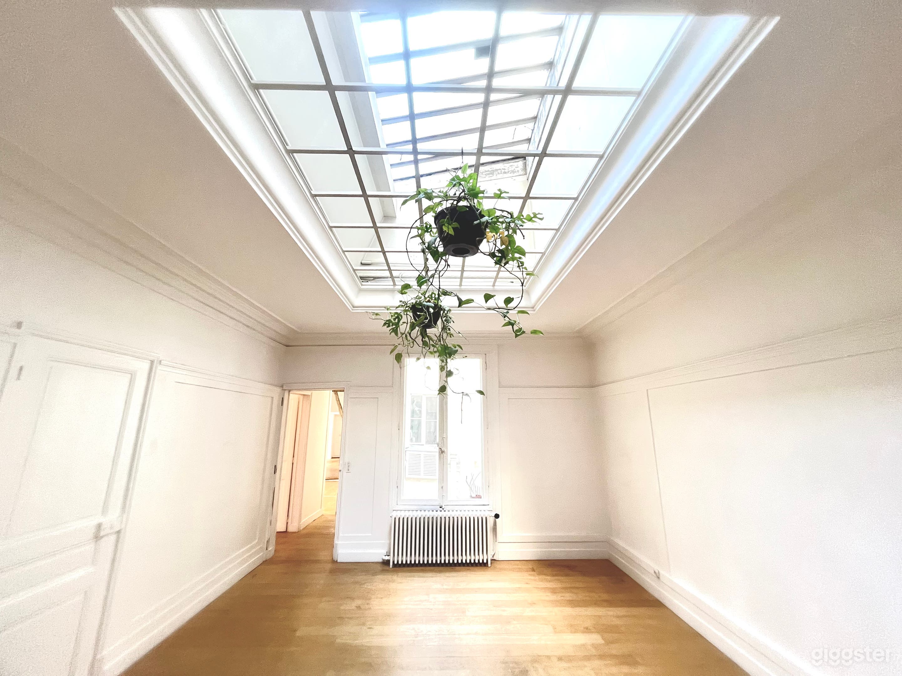Photo de Superbe Showroom dans le Quartier de la Mode à Paris 2