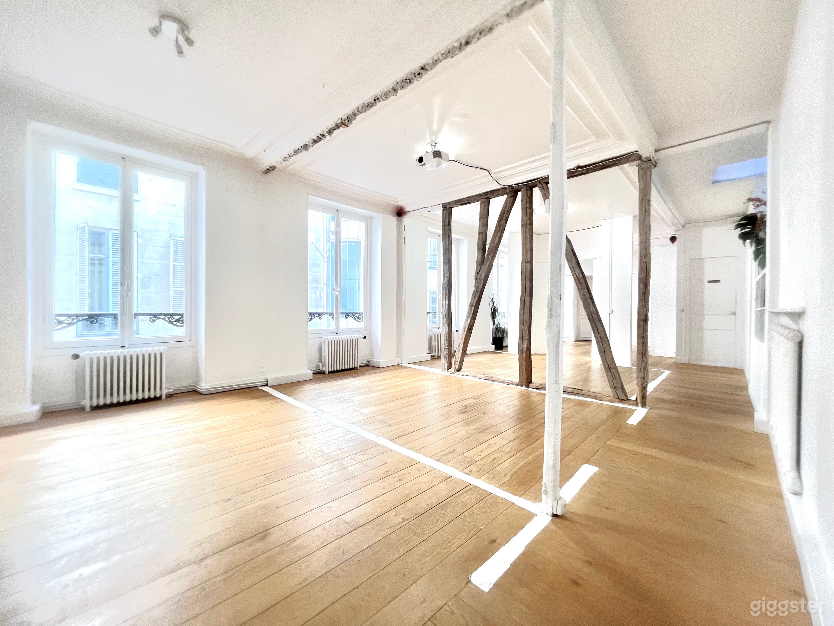 Photo de Superbe Showroom dans le Quartier de la Mode à Paris 1